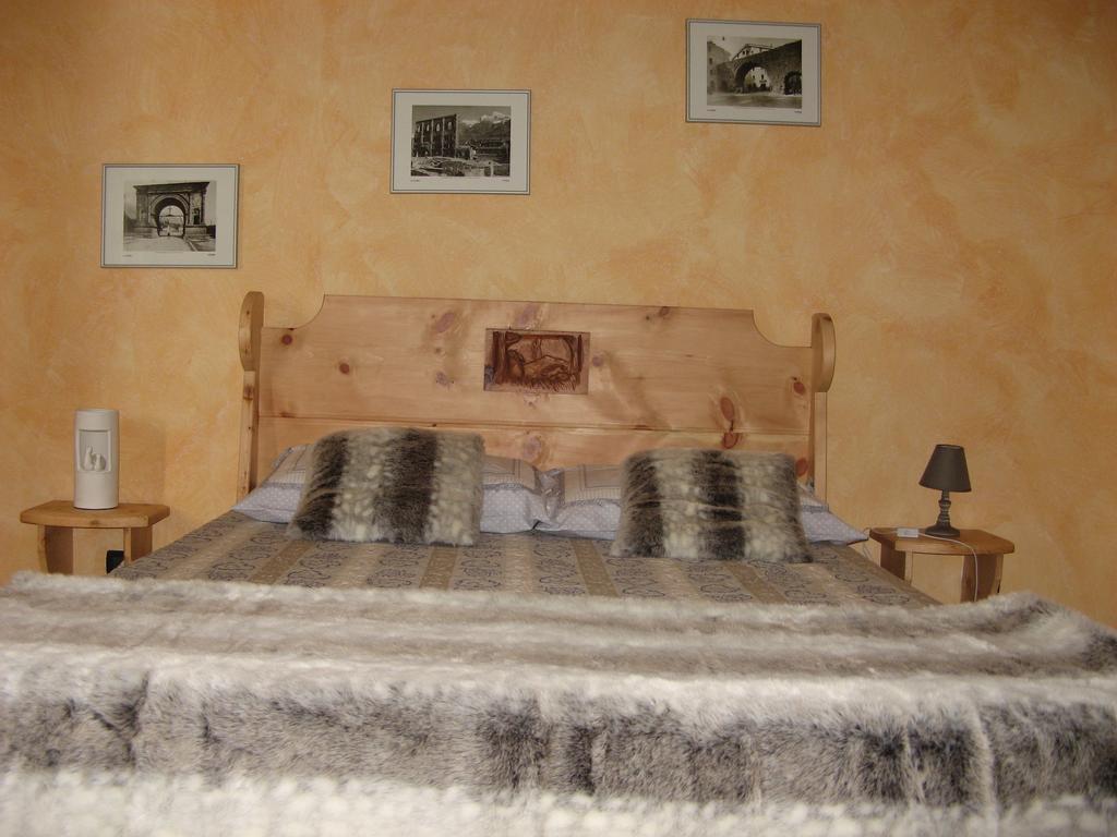 Apartamento Maison Besenval Aosta Habitación foto